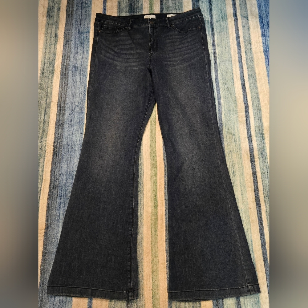 Sofia by Sofia Vergara Dark Melisa Flare Jeans